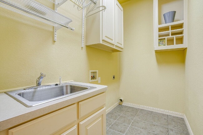 Building Photo - Well Maintained Home in SW Fort Worth!