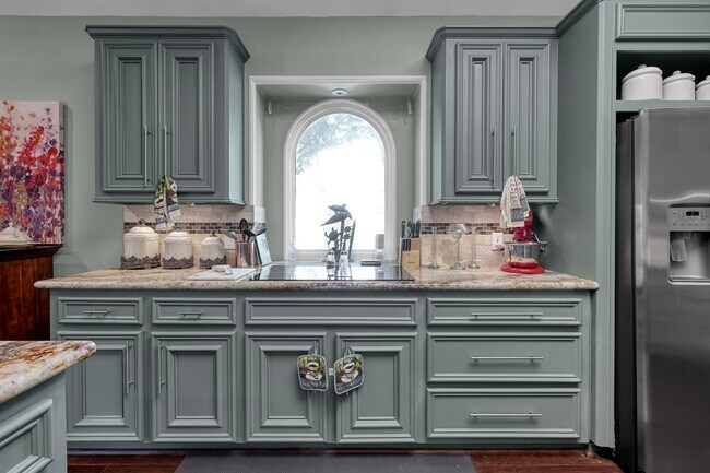 Building Photo - 192 Monterrey Rd W