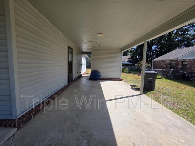 Building Photo - 113 Northfield Dr