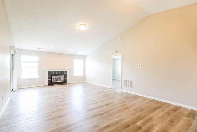 Building Photo - 1725 Cold Spring Dr