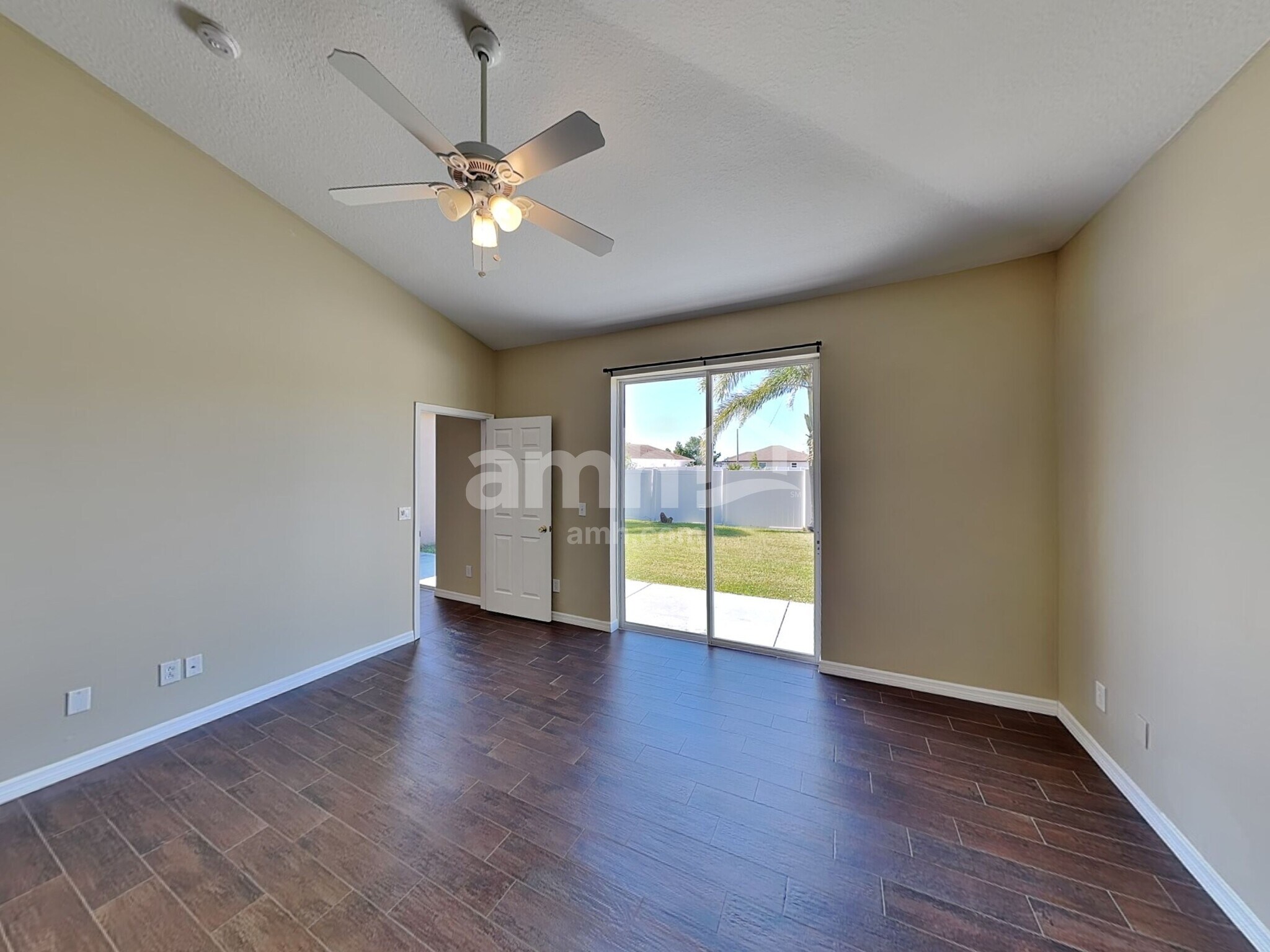 Building Photo - 1403 22nd Ave W