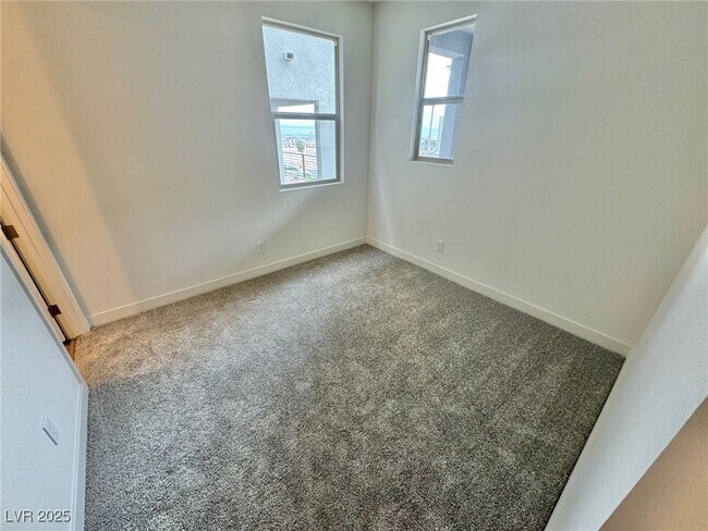 Building Photo - 1548 Little Penguin St