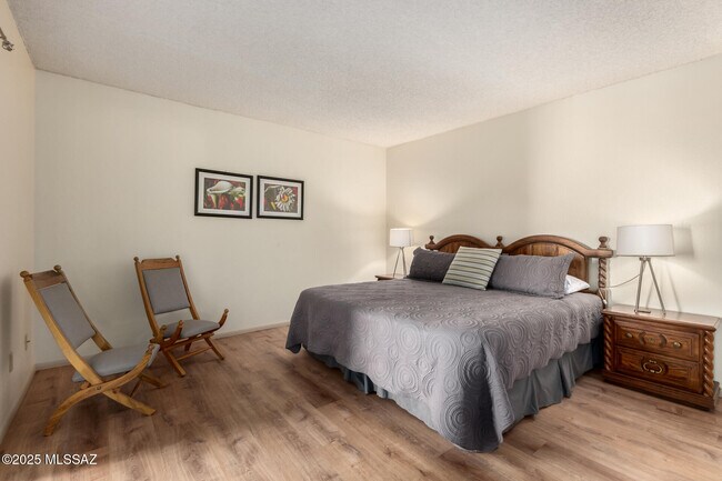 Building Photo - 4254 E La Cienega Dr
