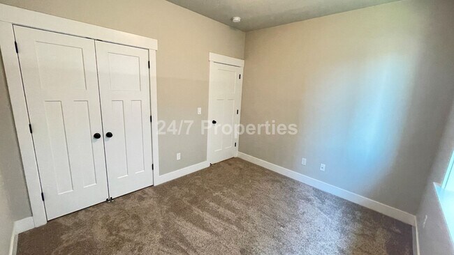 Building Photo - Modern 3 BD | 2 BA Home w/ Bonus Room - Es...