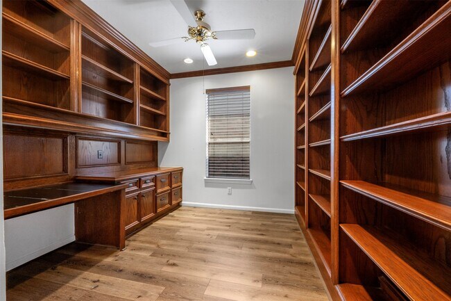 Building Photo - 23910 River Pl Dr