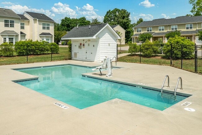Building Photo - Gorgeous Townhome In Clayton!