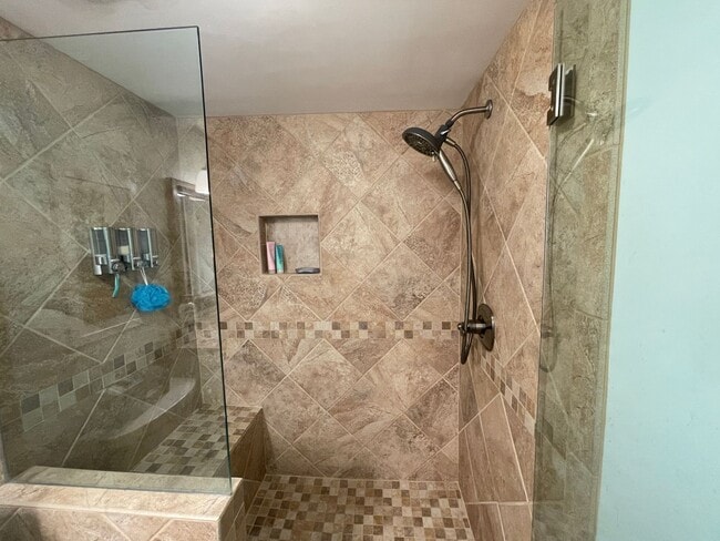 Building Photo - 2100 W Beach Drive