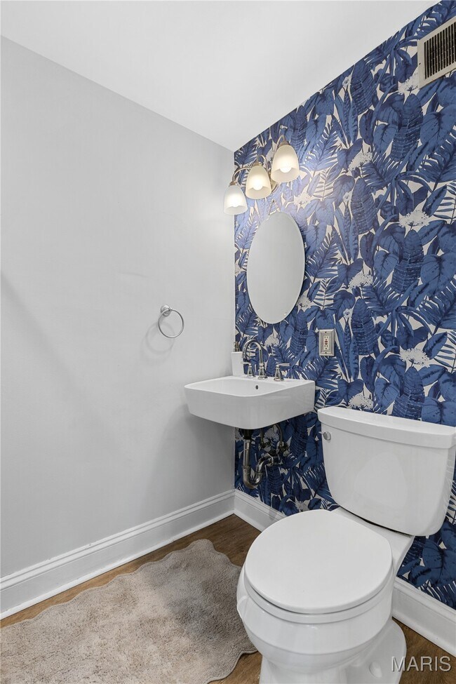 Building Photo - 7525 Suffolk Ave