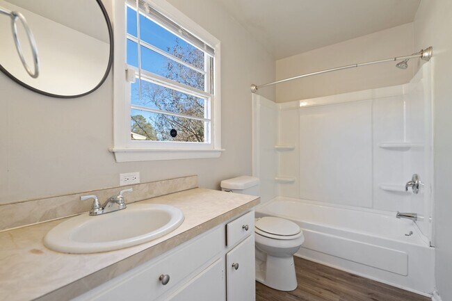 Building Photo - Charming 2-Bedroom End Unit townhome Avail...
