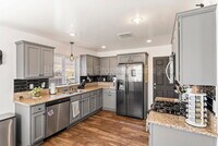 Building Photo - 832 Georgia St