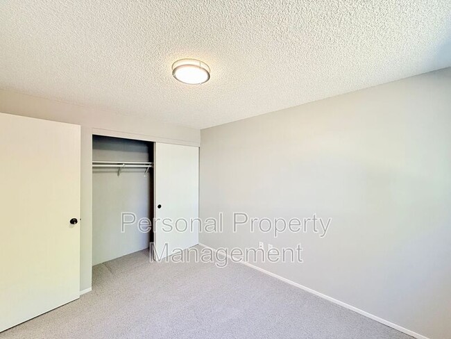 Building Photo - 506 E 34th St