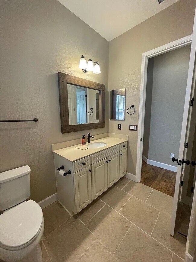 Building Photo - 342 Desert Chukar Dr