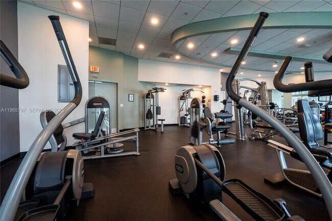 Building Photo - 300 S Biscayne Blvd