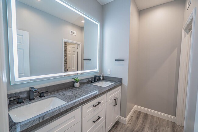Building Photo - Spectacular 5-Bedroom Home with Pool, RV P...