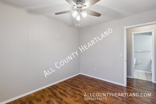 Building Photo - 2325 Cypress Ct