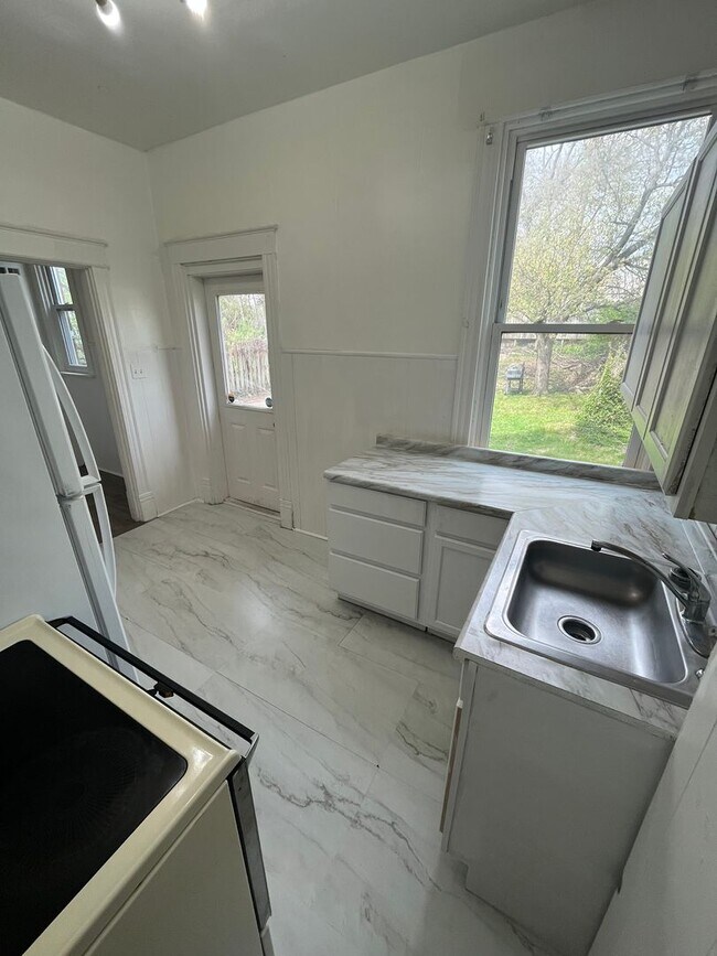 Building Photo - 2854 Shaffer Ave