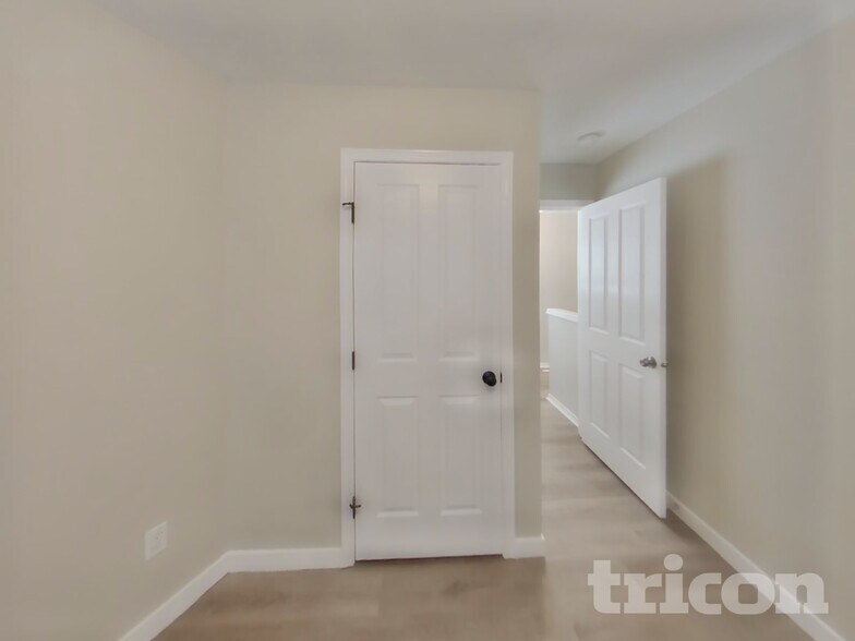 Building Photo - 2514 Chateau Dr