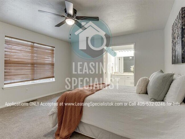 Building Photo - Stunning Yukon 3 Bed 2 Bath Home Available...