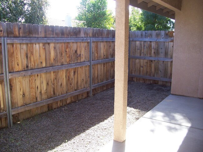 Building Photo - 1325