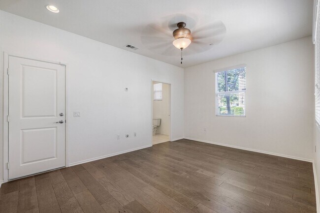 Building Photo - 3 bedroom and 4 bath home available in Otay Mesa