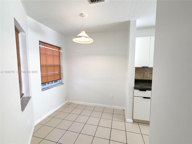 Building Photo - 13922 SW 102nd Ln