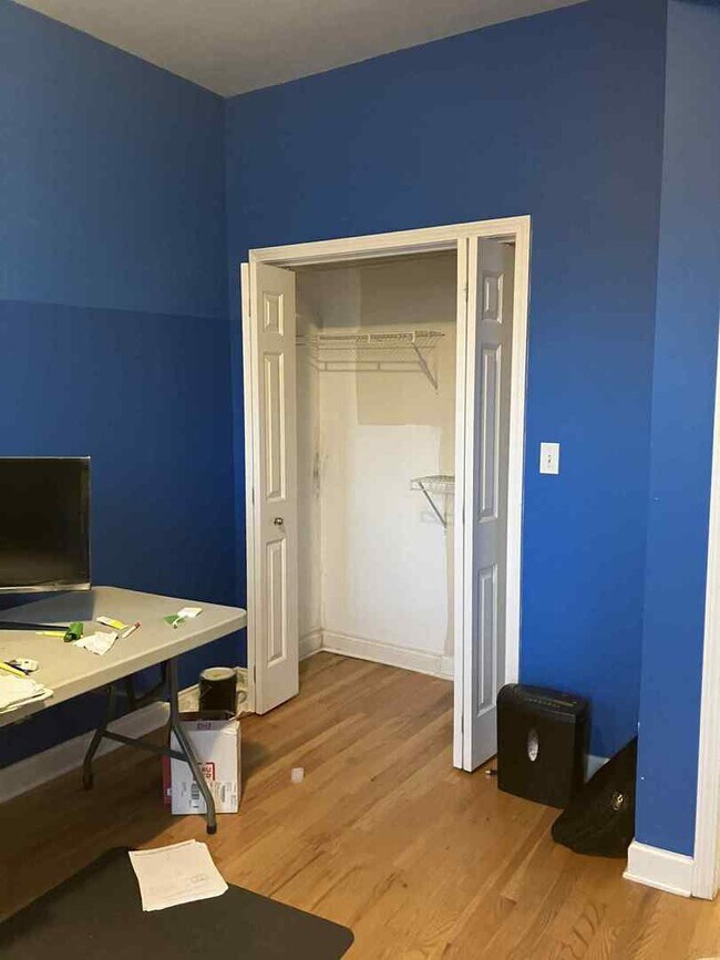 Building Photo - 612 S Western Ave