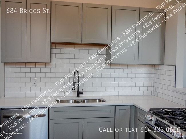 Building Photo - 684 Briggs St