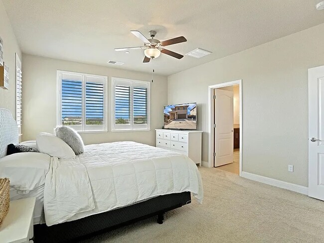 Building Photo - 2742 Carnation Way
