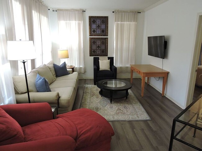 Building Photo - FURNISHED OR UNFURNISHED 3BR/2BA CONDO IN ...