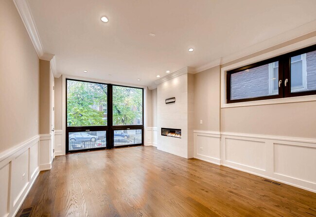 Building Photo - 2848 N Damen Ave