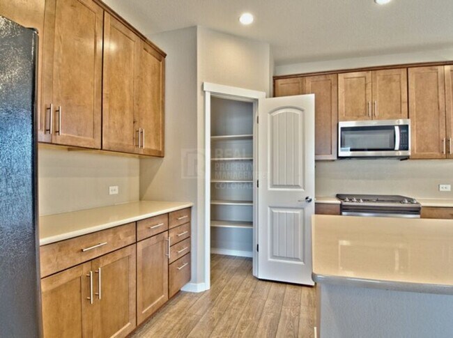 Building Photo - 1374 Sunshine Vly Wy