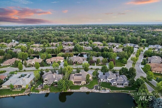 Building Photo - Stunning 4 Bedroom Home in The Shores | Luxury Meets Every Day Comfort