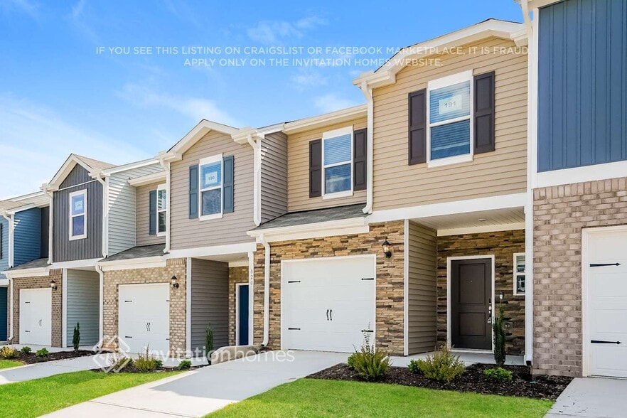 Building Photo - 818 Holiday Pk Ln