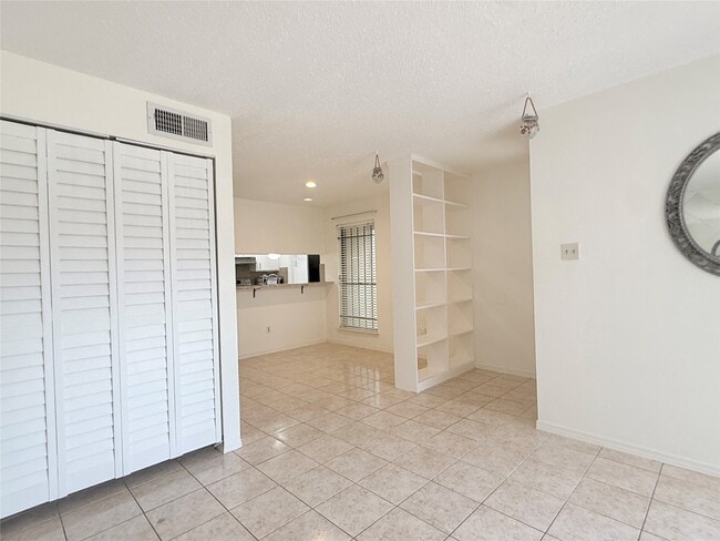 Building Photo - 6701 Sands Point Dr