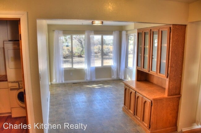 Building Photo - 4 br, 2 bath House - 1050 Holly Way