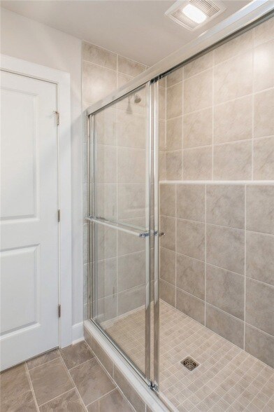 Building Photo - 701 Halcyon Ln