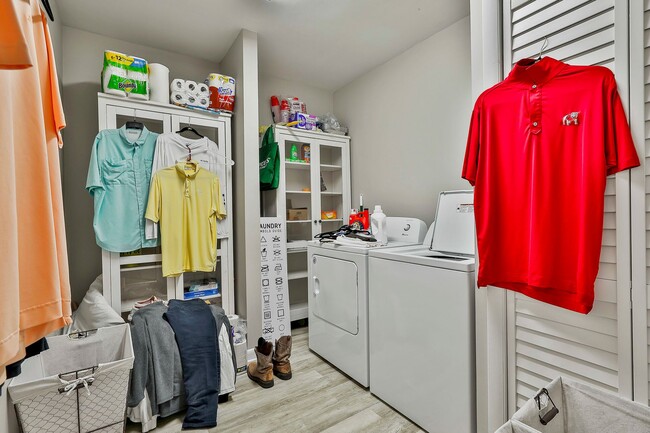 Building Photo - Renovated Peachtree City Ranch Close to Ev...