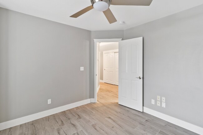 Building Photo - 3451 Woodbury Dr