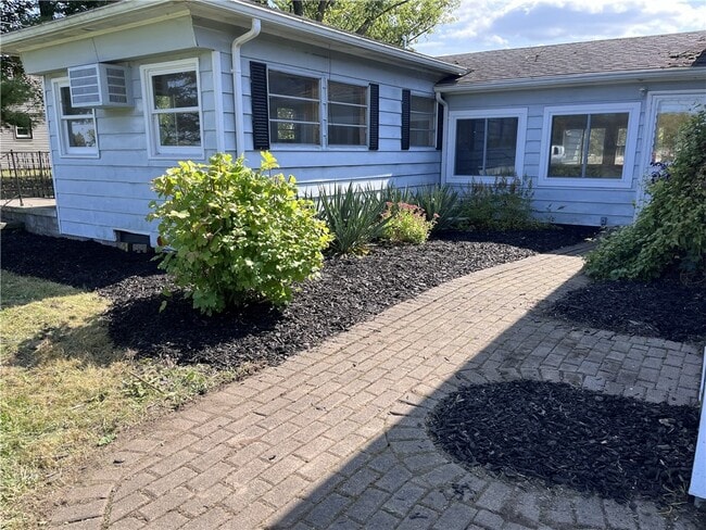 Primary Photo - 11 Lakeshore Dr