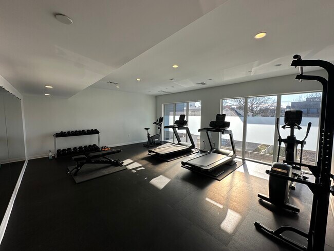 Building Photo - 205 Maverick St