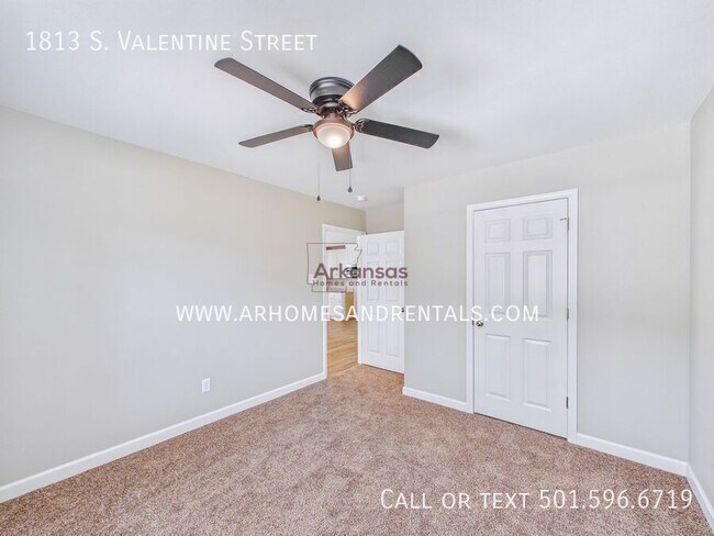 Building Photo - 1813 S Valentine St