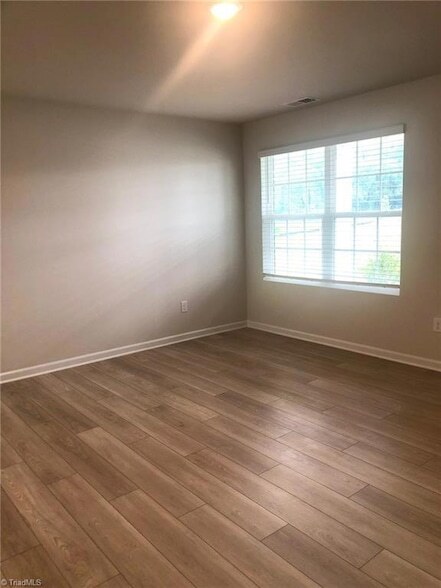 Building Photo - 1747 Mallard Dr