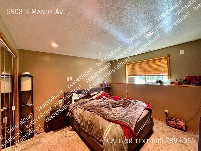 Building Photo - 5908 S Mandy Ave
