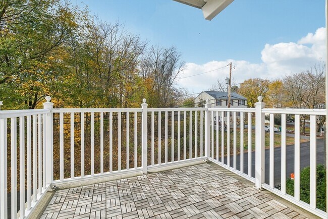 Building Photo - 527 Pawtucket St