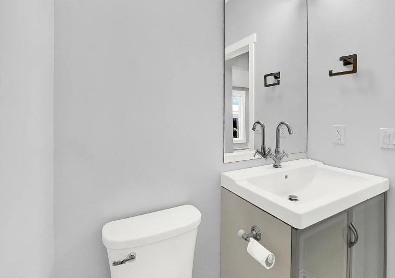 Building Photo - 523 Windsor St