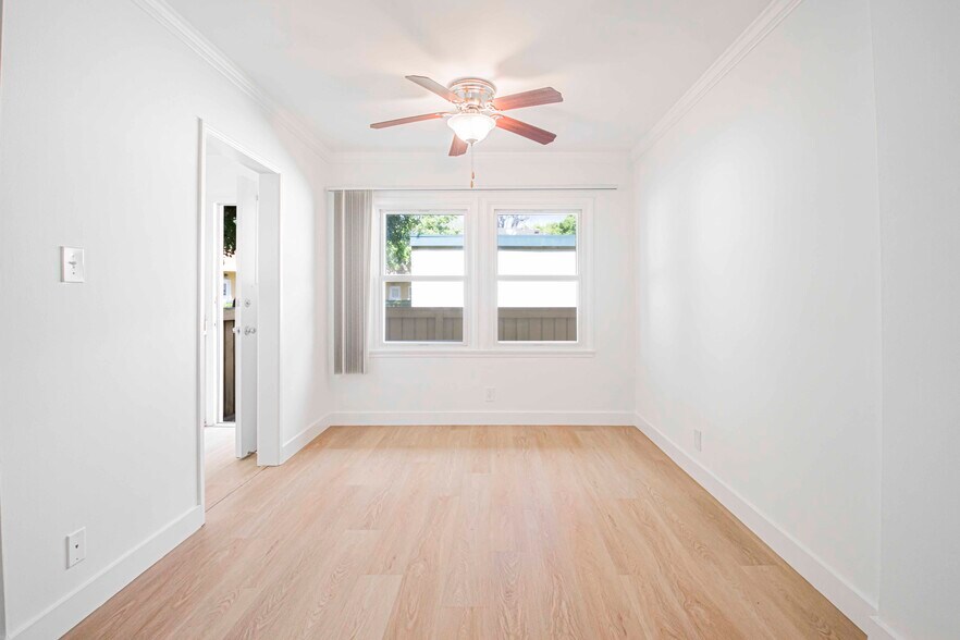 Building Photo - 8804 Belford Ave