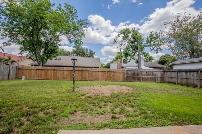 Building Photo - 10106 Lost Trail St