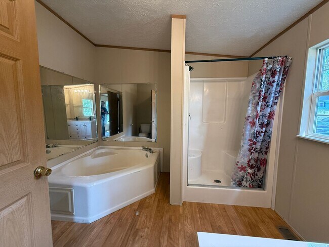 Building Photo - 3bed/2ba Single Family Home