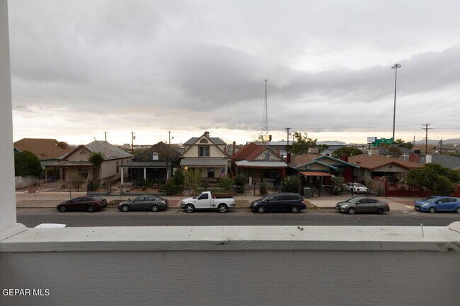 Building Photo - "Charming 2-Bedroom Duplex Retreat on Wyom...
