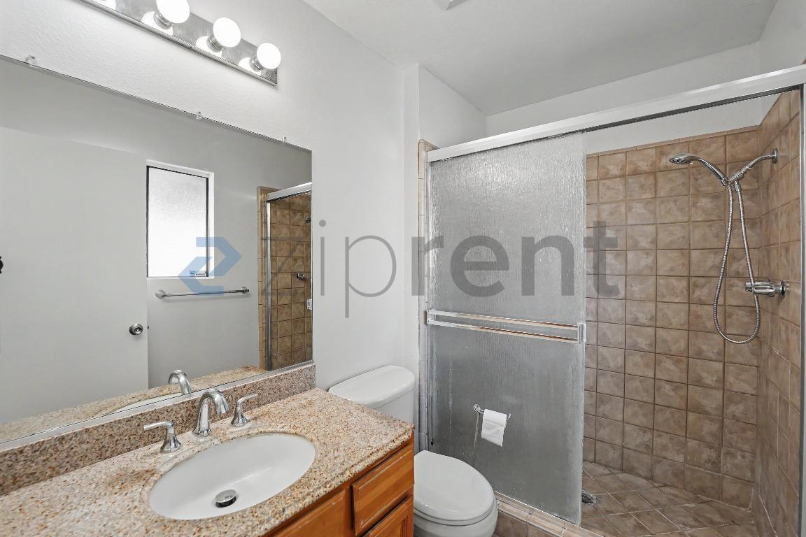 Building Photo - Unit